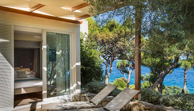 V-level_vila-u-Girandelli_Junior-suite,-seaview_5.jpg
