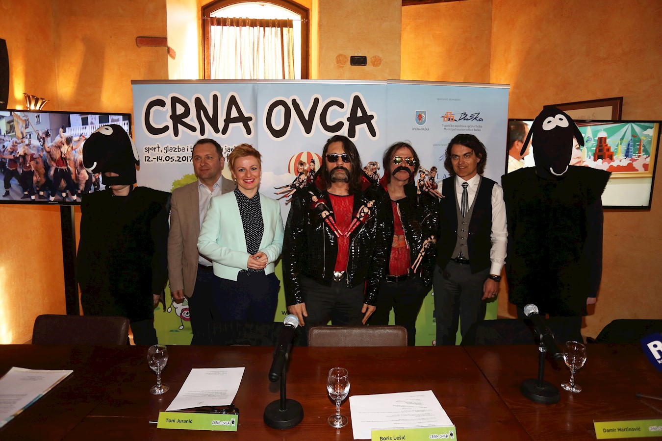 Crna ovca_konferencija.jpg