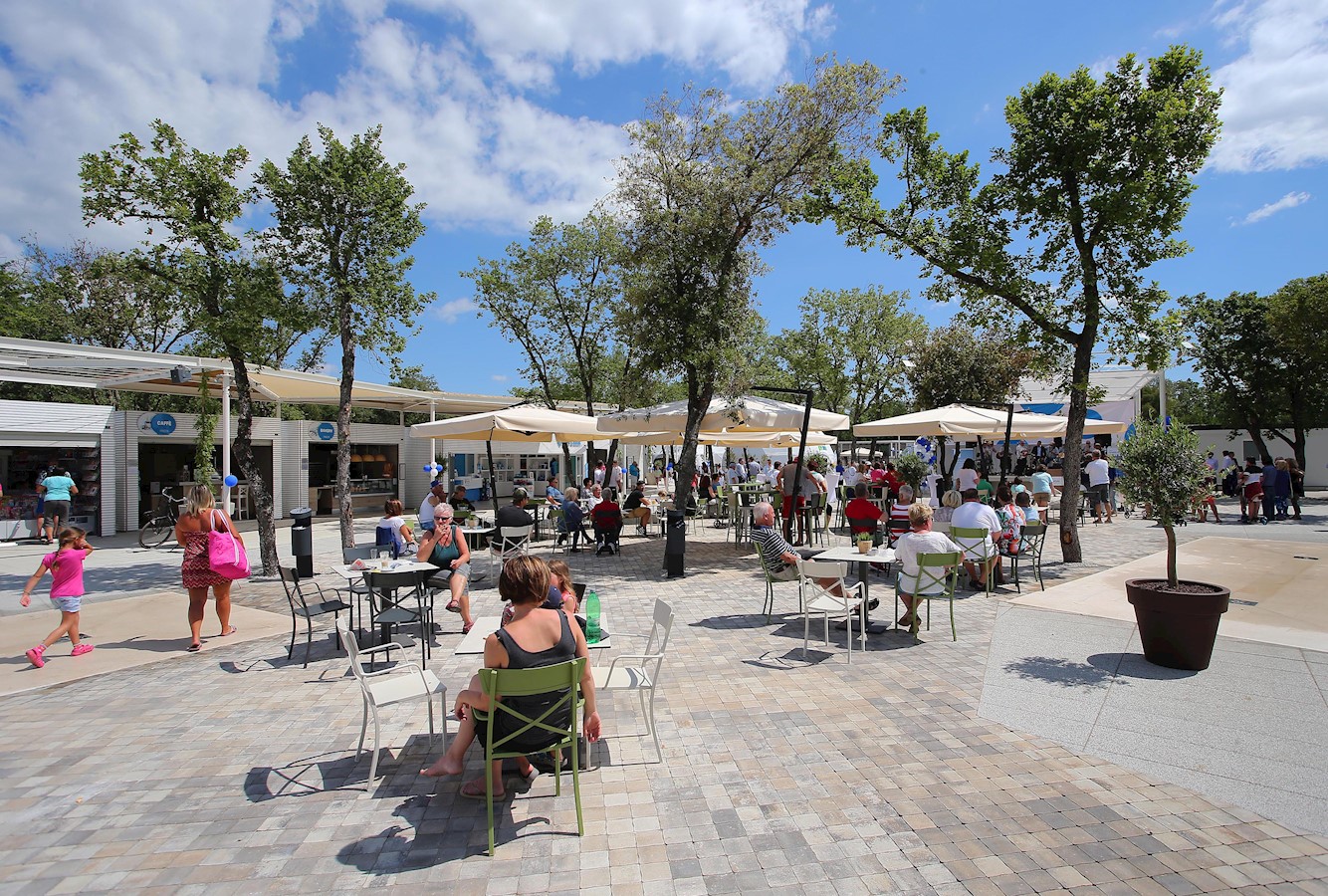 U Camping Resortu Lanterna otvorena jedinstvena Piazza_fotografije_Jurica Galoić (Pixsell) (1).jpg