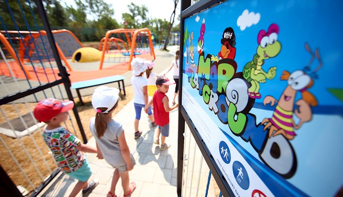 Djeca u obilasku novog igrališta