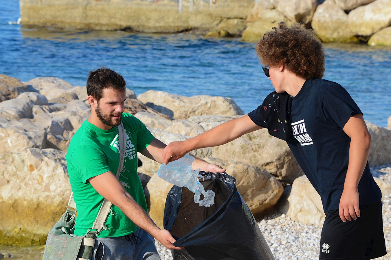 RK Mladi rudar_ciscenje plaze_2.JPG