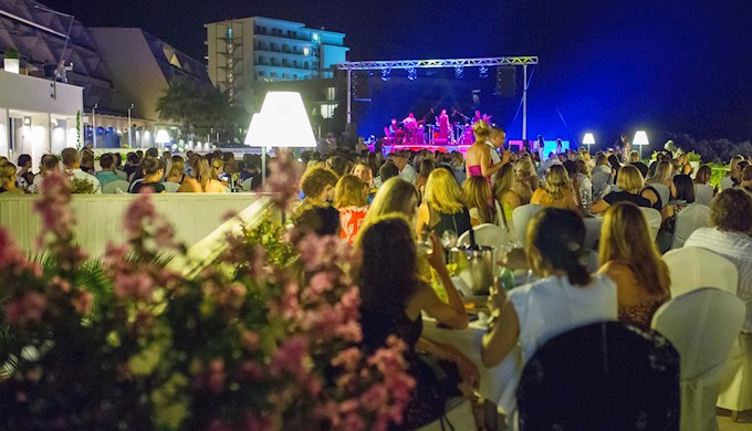 Nina Badric na terasi hotela VDP_21072017 (7).jpg