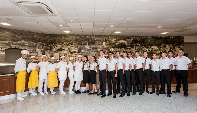 Ucenici Industrijsko-obrtnicke skole Nova Gradiska na praksi u Valamaru.jpg