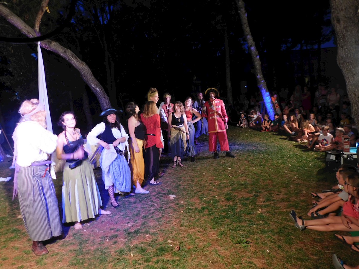 Gusarske avanture na Rabac Open Air festivalu (1).JPG