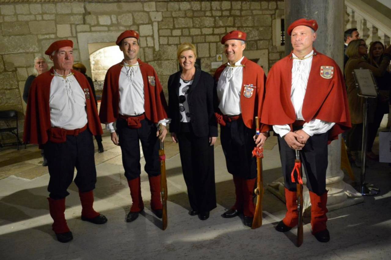 Trombunjeri s Predsjednicom RH Kolindom Grabar Kitarovic.jpg