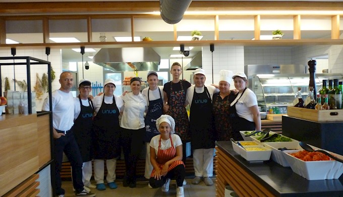 Udruga UNUO i osoblje restorana u Valamarovoj Upravnoj zgradi u Poreču_restoran.JPG