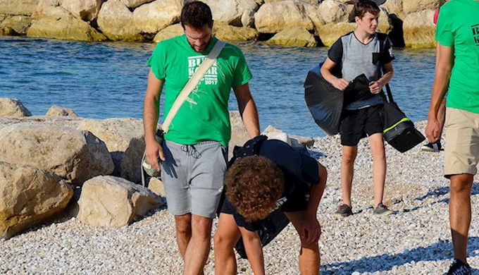 Rukometaši RK Mladi rudar u akciji čišćenja (1).jpg