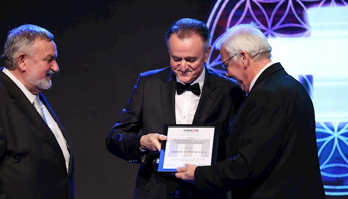 Uručenje nagrade Ivanu Sabljiću.JPG