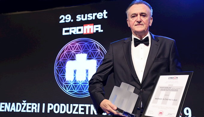 Ivan Sabljić, direktor regije hotela Valamar Collection Dubrovnik President i Valamar Lacroma Dubrovnik s nagradom.JPG