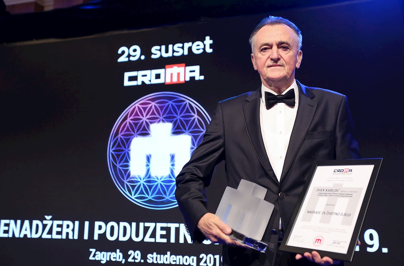 Ivan Sabljić, direktor regije hotela Valamar Collection Dubrovnik President i Valamar Lacroma Dubrovnik s nagradom.JPG