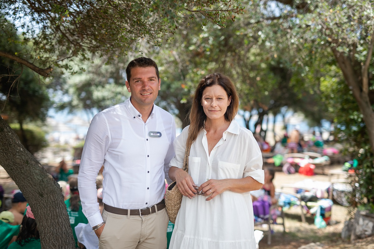 Dražen Mofardin, direktor Valamar Isabella Island Resorta i Gabrijela Močibob, upraviteljica Društva „Naša djeca“ Poreč.jpg