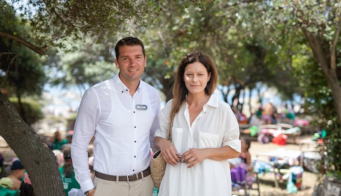 Dražen Mofardin, direktor Valamar Isabella Island Resorta i Gabrijela Močibob, upraviteljica Društva „Naša djeca“ Poreč.jpg
