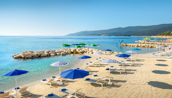 Girandella Resort_Val Sundance Sandy Family Beach_03.jpg