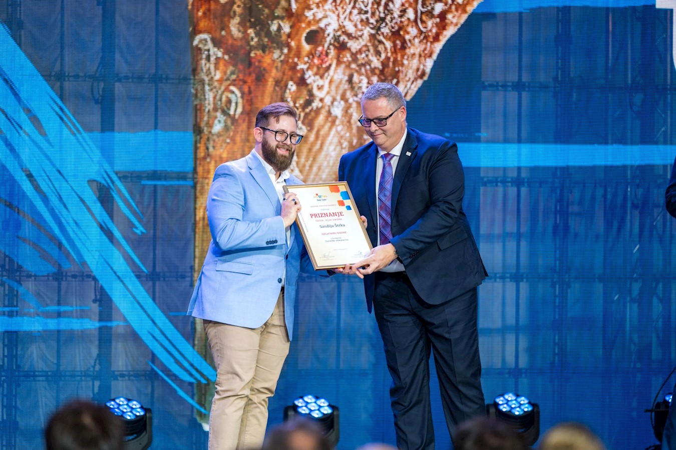 Preuzimanje nagrade_Sandi Štrk.jpg