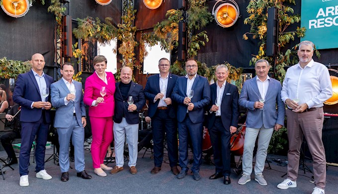 Svečano otvorenje - zajednička fotografija.jpg