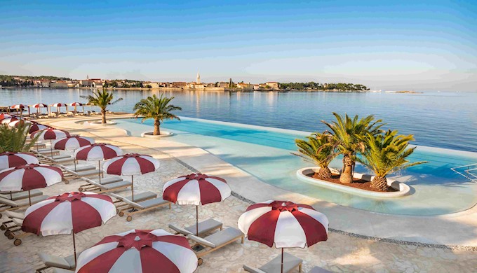 Pical Resort, Valamar Collection_Infinity pool by the sea_2.jpg