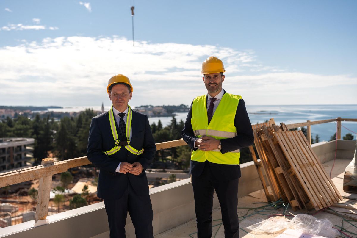 Željko Kukurin, predsjednik Uprave Valamara i ministar turizma i sporta Tonči Glavina.jpg