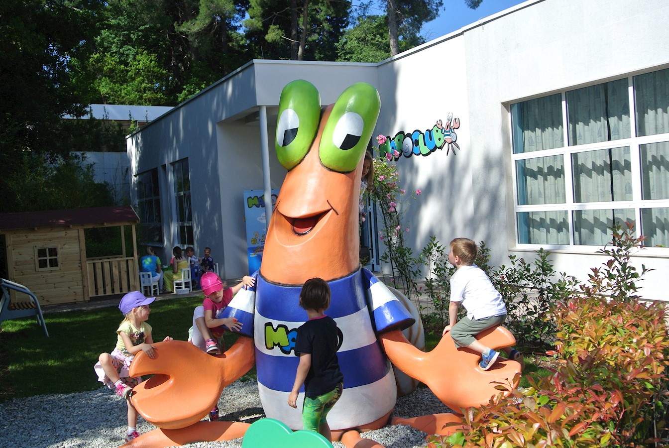 Mališani u turizmu - Vrtićka djeca u igri s Marom