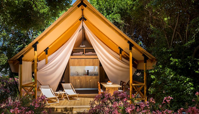 Kamp Krk - luksuzni glamping sator.jpg