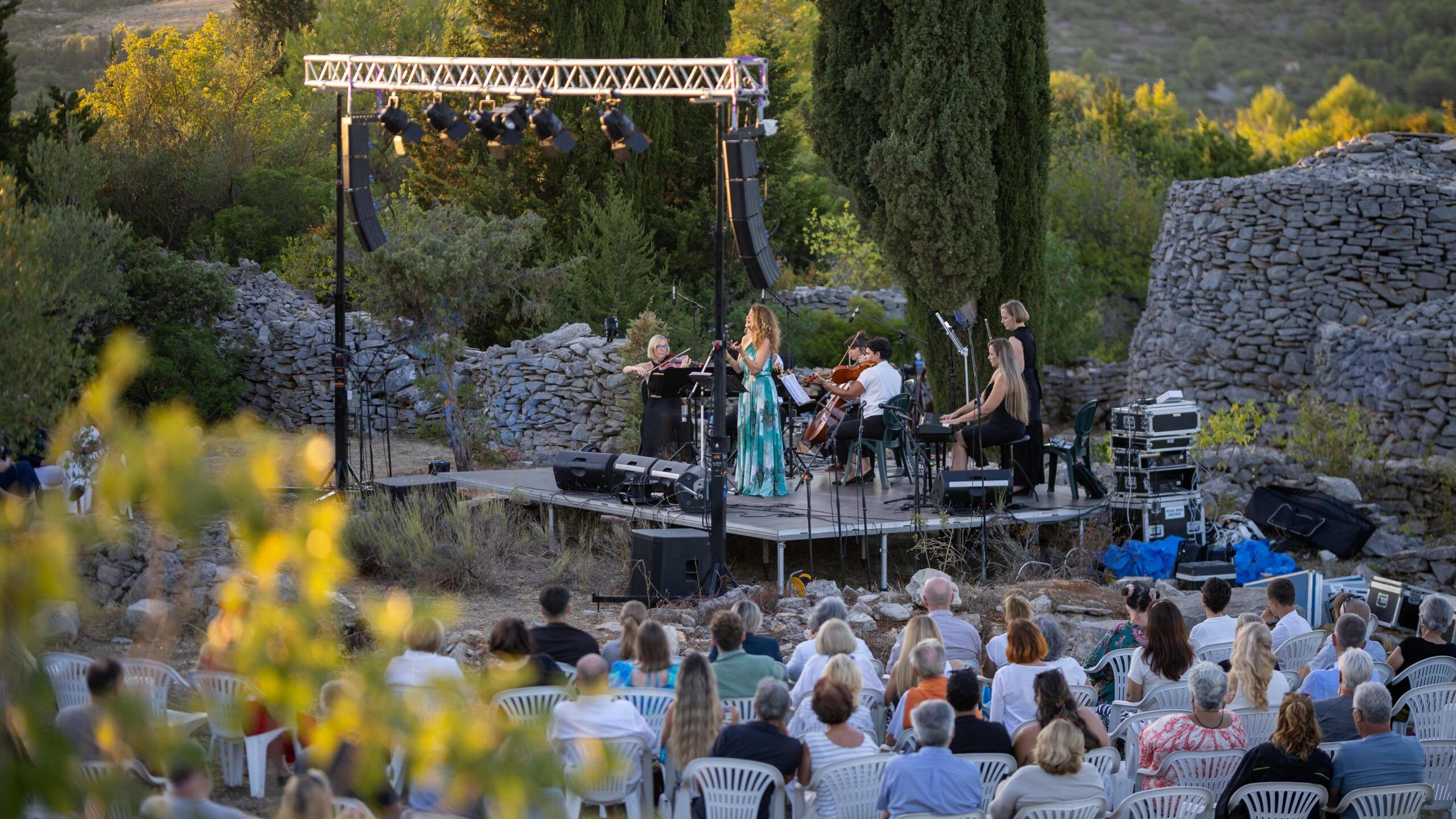 Asti Faros koncert spojio baštinu, prirodu i umjetnost na Hvaru