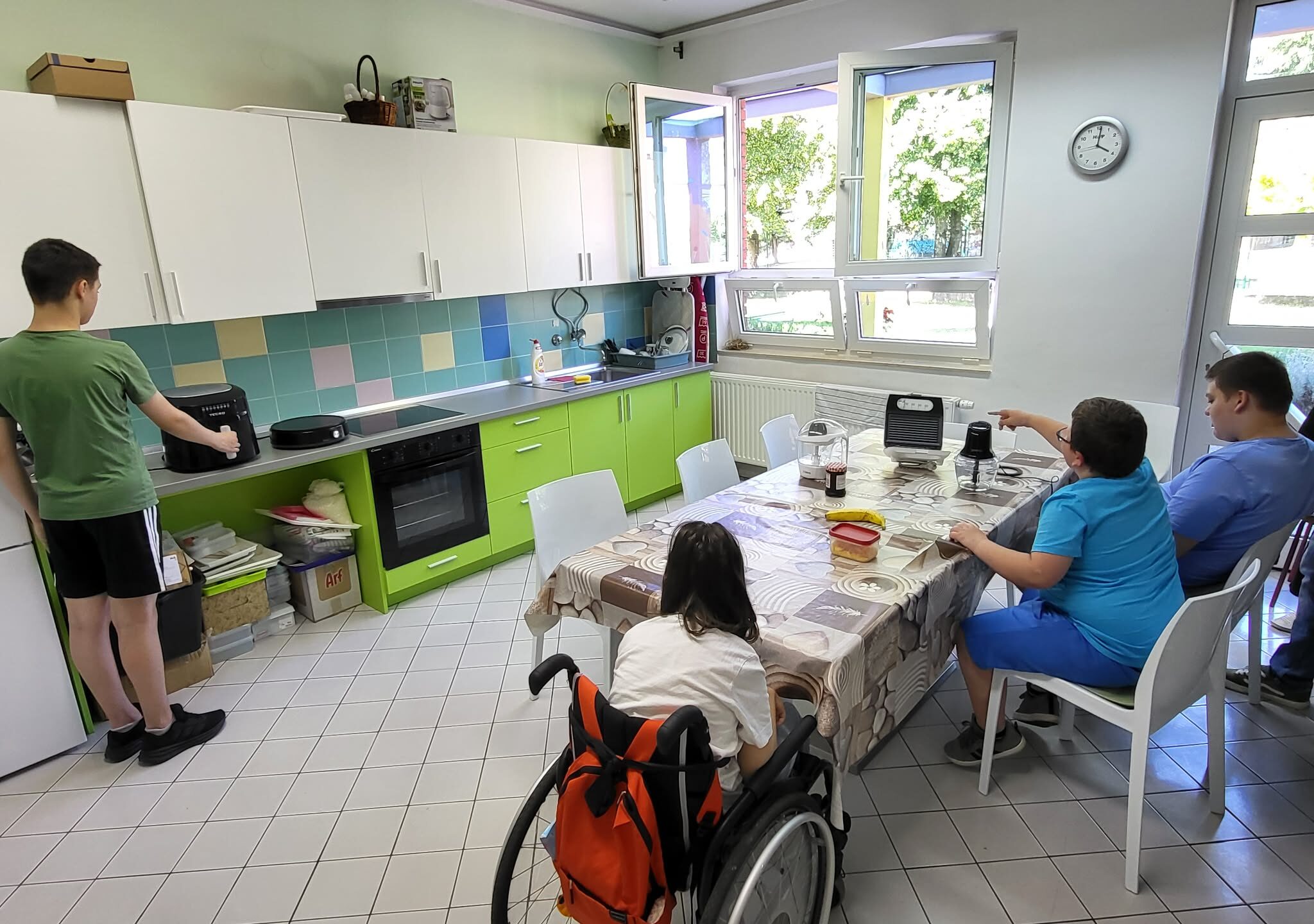Učenici Centra „Ivan Štark“ iz Osijeka razvijaju samostalnost kroz projekt „Samostalno i zdravo – učimo kuhati za život“ 