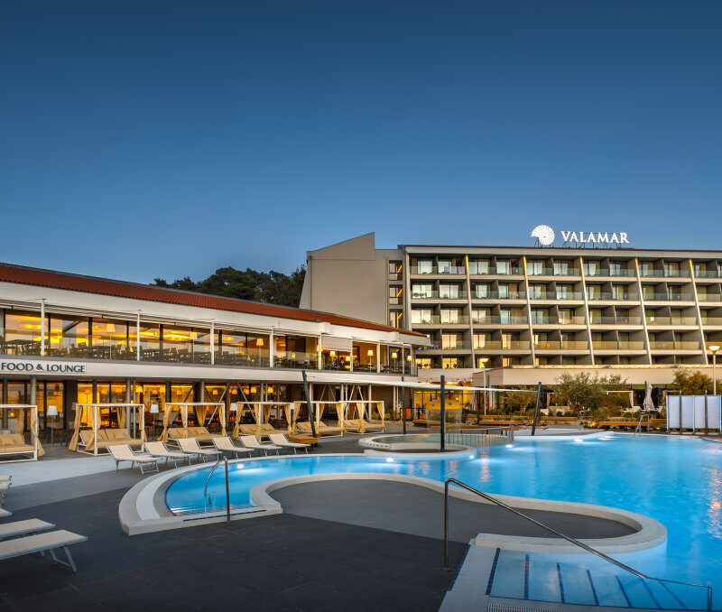 Učenici trećih razreda Osnovne škole Ivana Rabljanina na usavršavanju plivanja u hotelu Valamar Padova