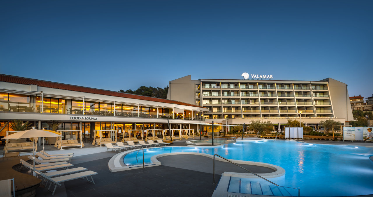 Učenici trećih razreda Osnovne škole Ivana Rabljanina na usavršavanju plivanja u hotelu Valamar Padova